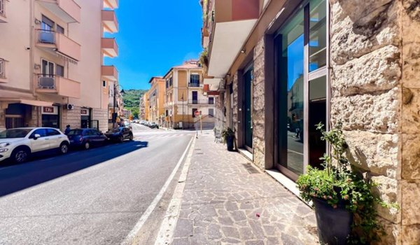 negozio in vendita a Gaeta