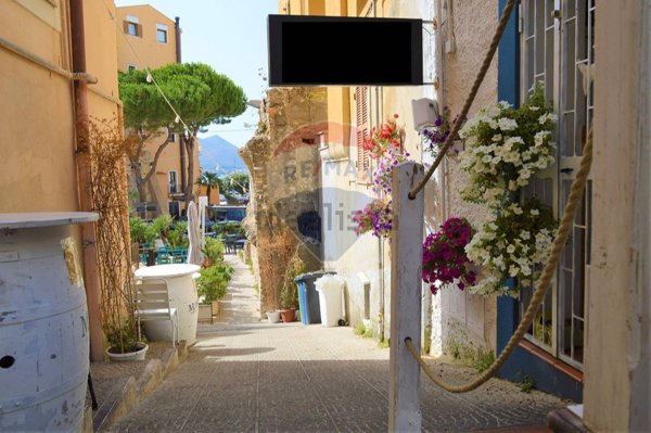 locale commerciale in vendita a Gaeta