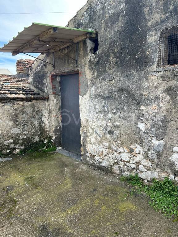 locale di sgombero in vendita a Gaeta