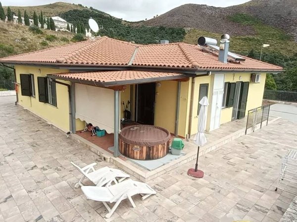 casa indipendente in vendita a Gaeta