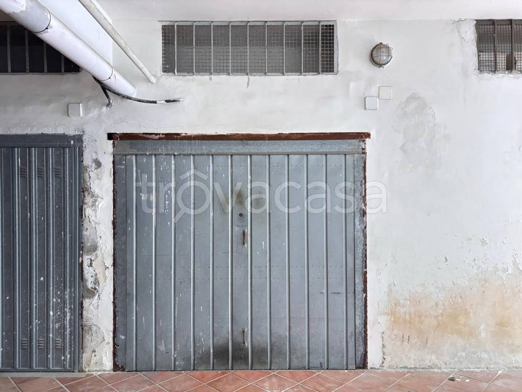 locale di sgombero in vendita a Gaeta in zona Serapo