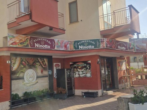 negozio in vendita a Gaeta in zona Serapo