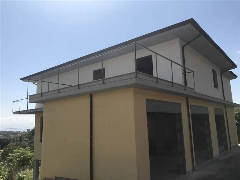 locale commerciale in vendita a Gaeta in zona Sant'Agostino