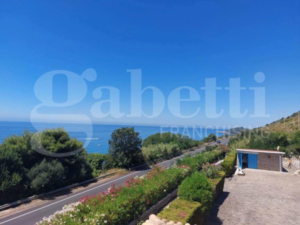 casa indipendente in vendita a Gaeta