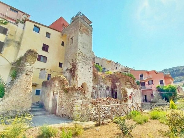 locale commerciale in vendita a Gaeta