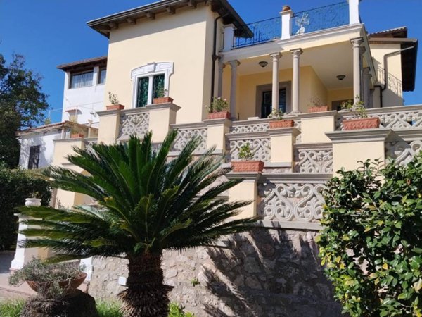 casa indipendente in vendita a Gaeta in zona Fontania
