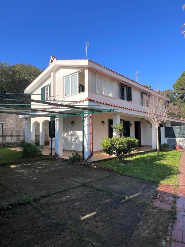 casa indipendente in vendita a Gaeta in zona Fontania