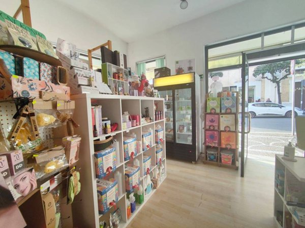 negozio in vendita a Gaeta in zona Serapo