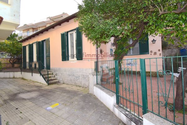 casa indipendente in vendita a Gaeta