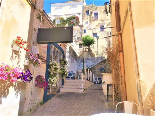locale commerciale in vendita a Gaeta