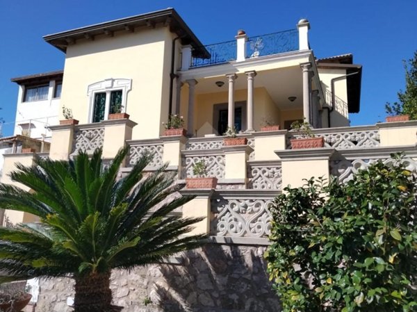casa indipendente in vendita a Gaeta in zona Fontania