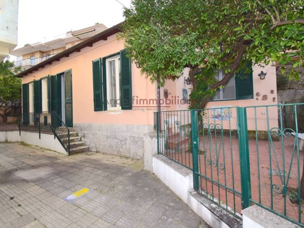 casa indipendente in vendita a Gaeta