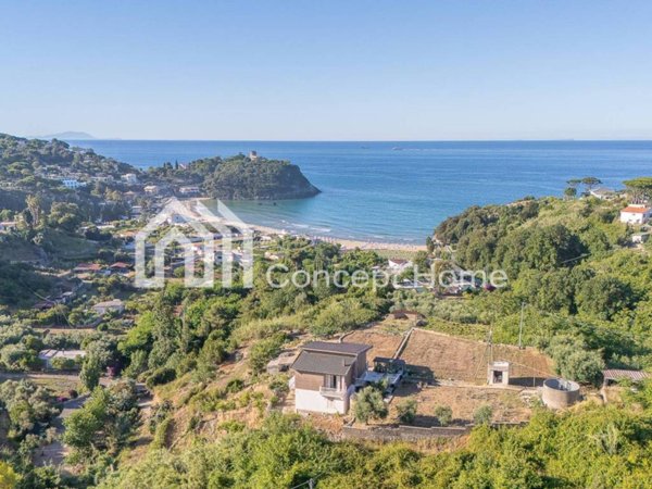 casa indipendente in vendita a Gaeta in zona Porto Salvo
