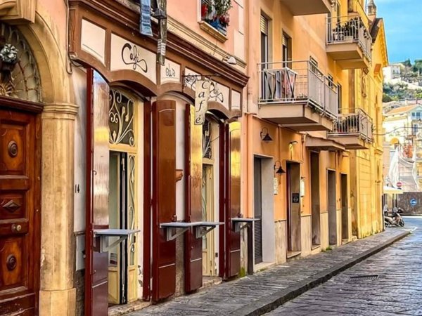 negozio in vendita a Gaeta in zona Porto Salvo