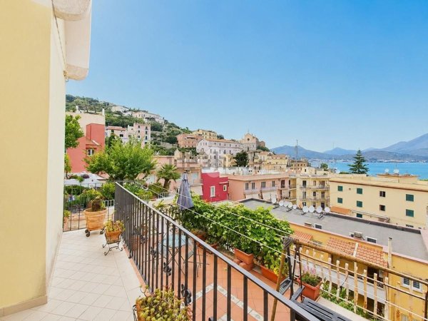 appartamento in vendita a Gaeta in zona Porto Salvo