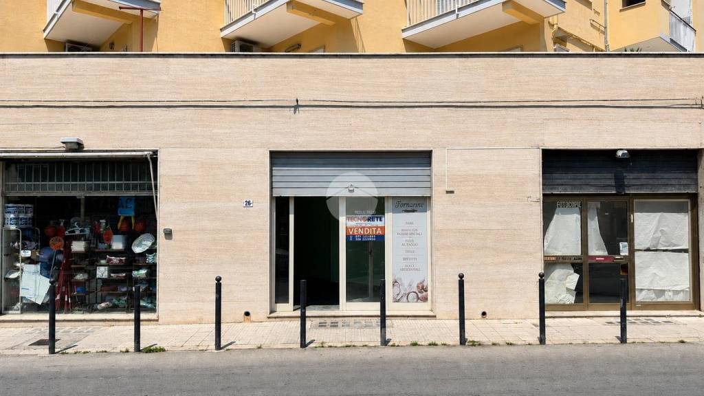 negozio in vendita a Gaeta in zona Serapo