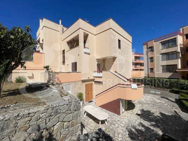 casa indipendente in vendita a Gaeta in zona Porto Salvo