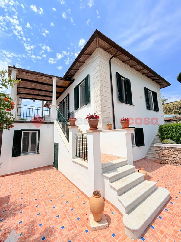 casa indipendente in vendita a Gaeta in zona Fontania