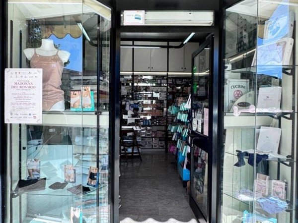 negozio in vendita a Gaeta in zona Porto Salvo