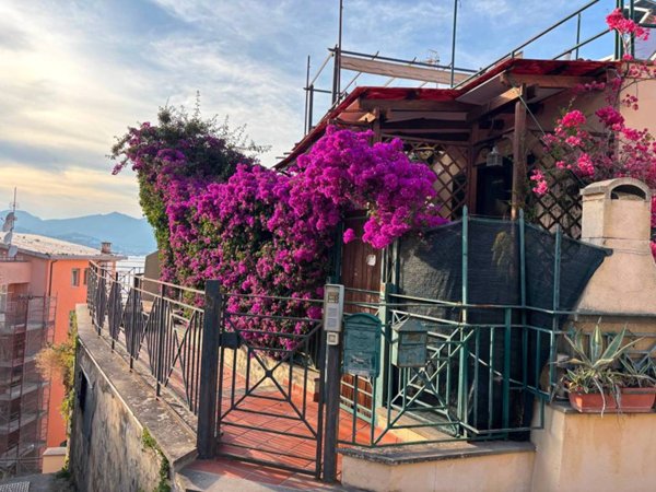casa indipendente in vendita a Gaeta in zona Porto Salvo