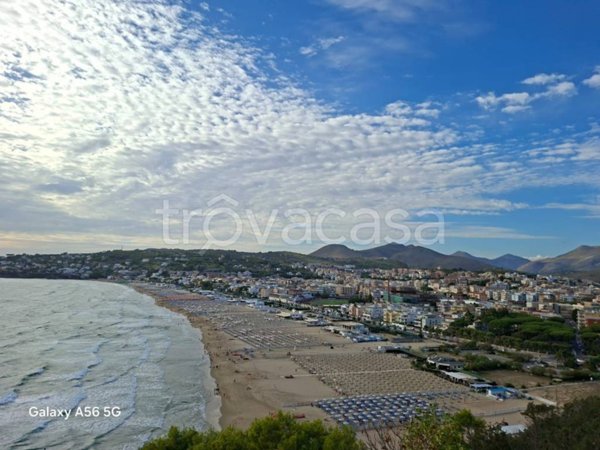 negozio in vendita a Gaeta in zona Serapo
