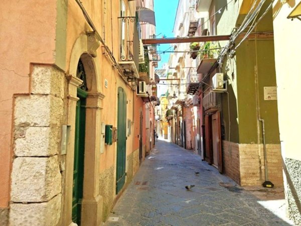 negozio in vendita a Gaeta in zona Porto Salvo