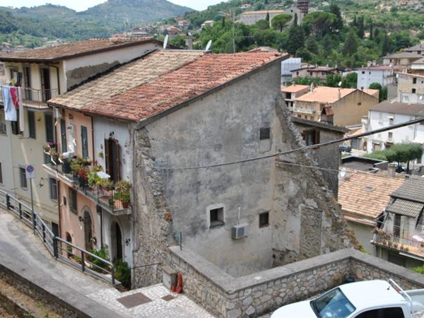 locale commerciale in vendita ad Itri