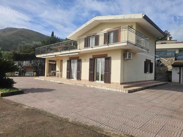 casa indipendente in vendita ad Itri