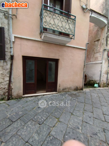 locale di sgombero in vendita ad Itri