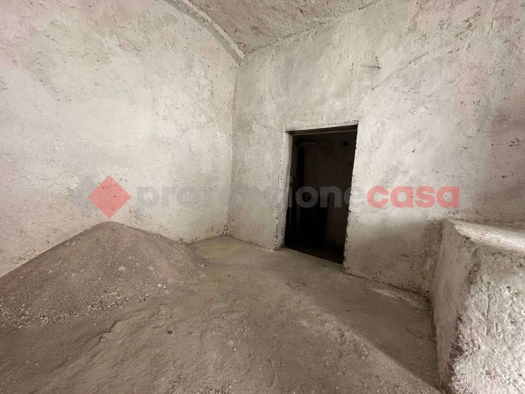 locale commerciale in vendita ad Itri