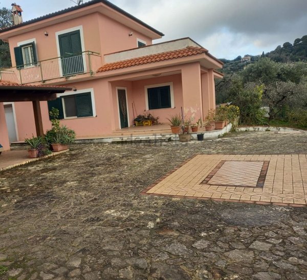 casa semindipendente in vendita ad Itri