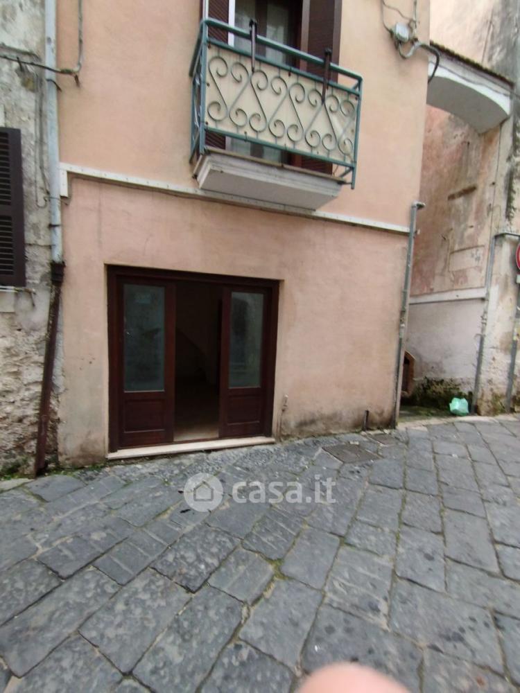 locale di sgombero in vendita ad Itri