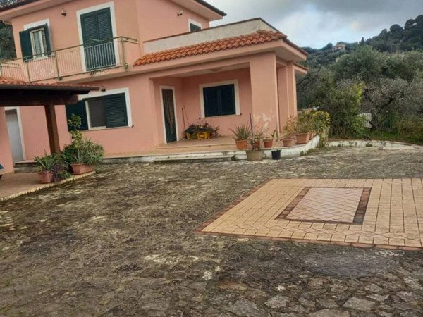 casa semindipendente in vendita ad Itri