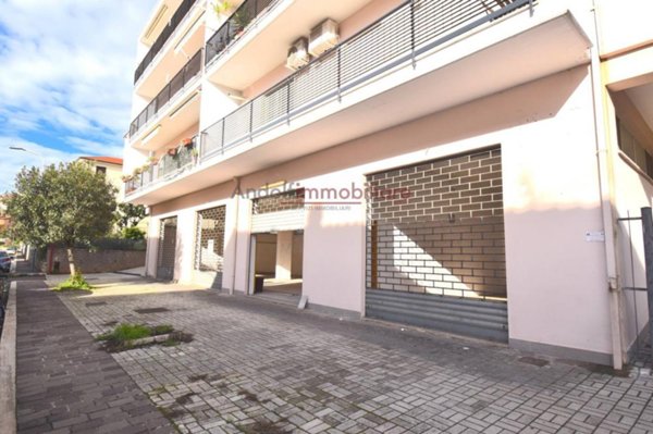 locale commerciale in vendita ad Itri