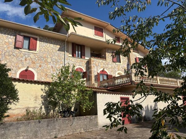 casa indipendente in vendita ad Itri