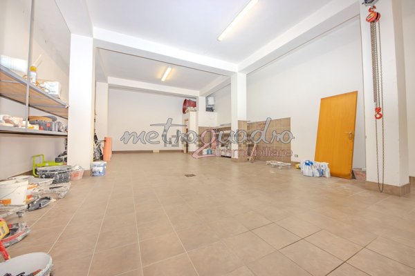 locale di sgombero in vendita ad Itri
