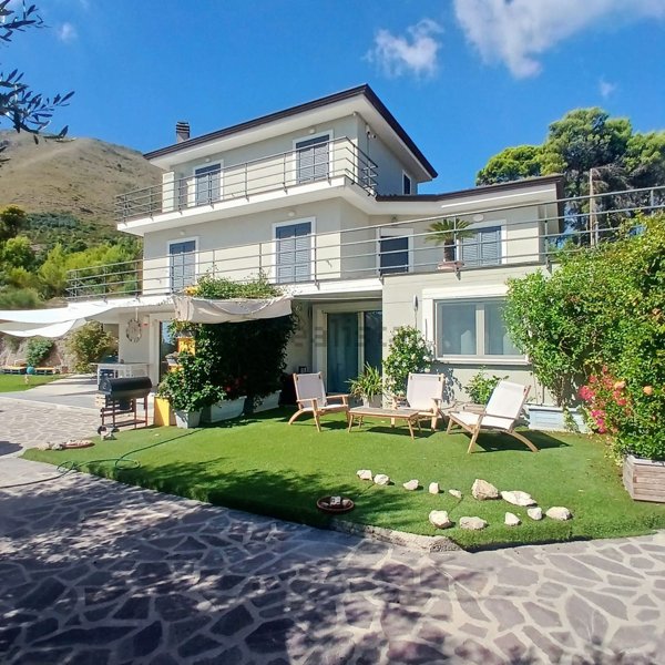 casa indipendente in vendita ad Itri