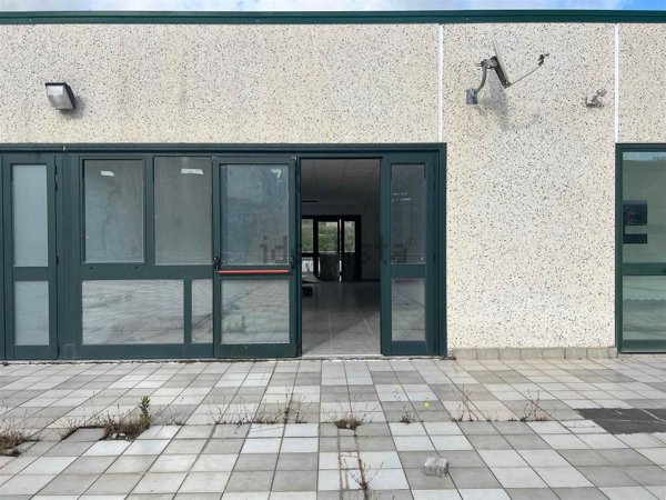locale commerciale in vendita ad Itri