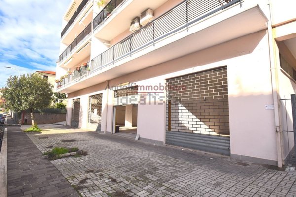 locale commerciale in vendita ad Itri