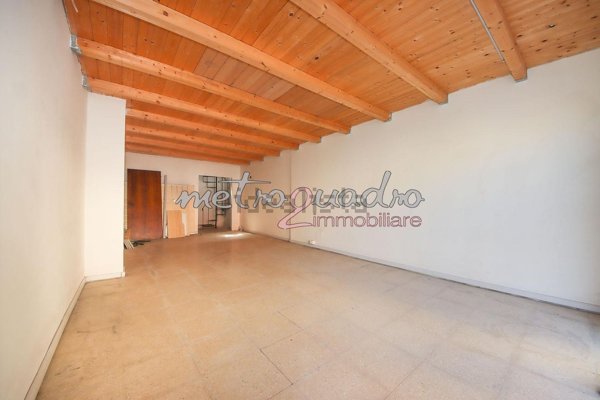 locale commerciale in vendita ad Itri