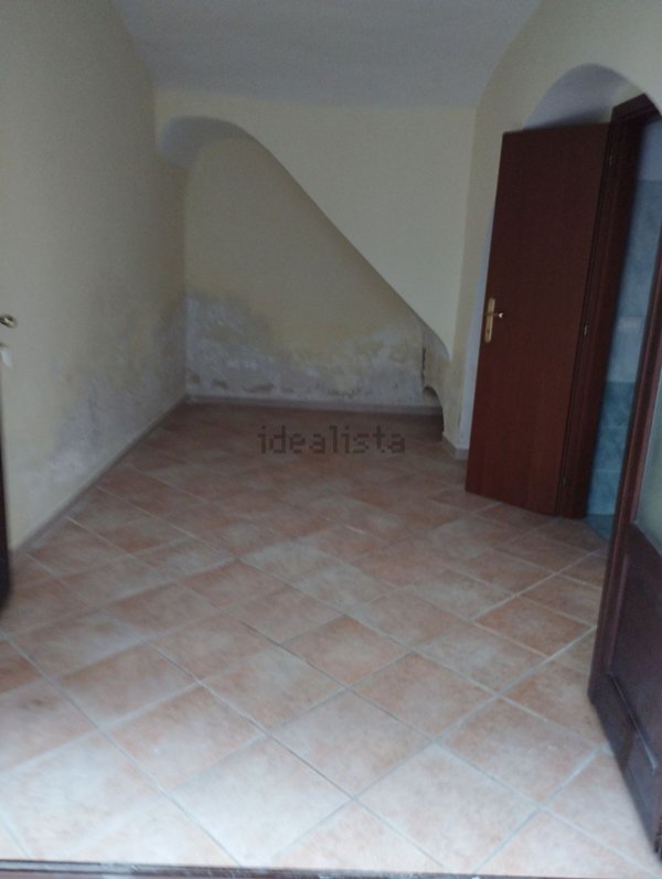 locale di sgombero in vendita ad Itri