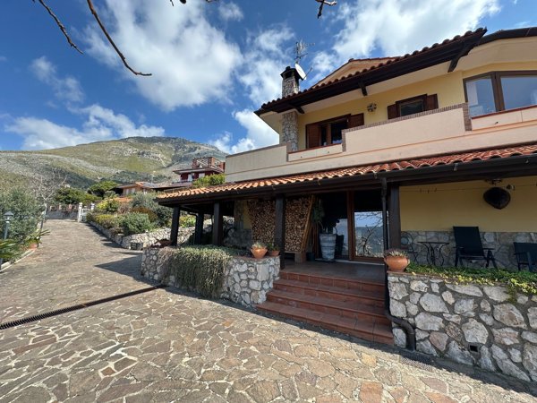 casa indipendente in vendita ad Itri