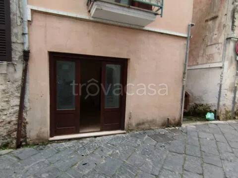 locale di sgombero in vendita ad Itri