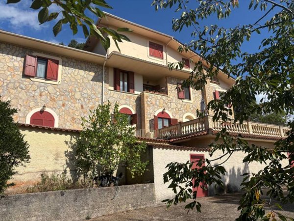 casa indipendente in vendita ad Itri