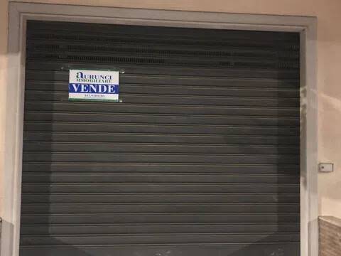 negozio in vendita ad Itri