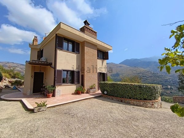 casa indipendente in vendita ad Itri