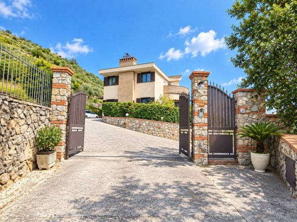 casa indipendente in vendita ad Itri