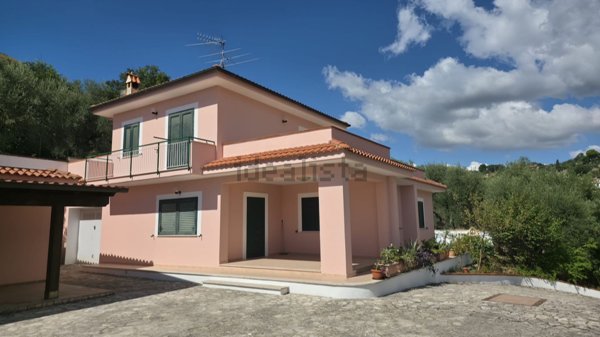 casa indipendente in vendita ad Itri