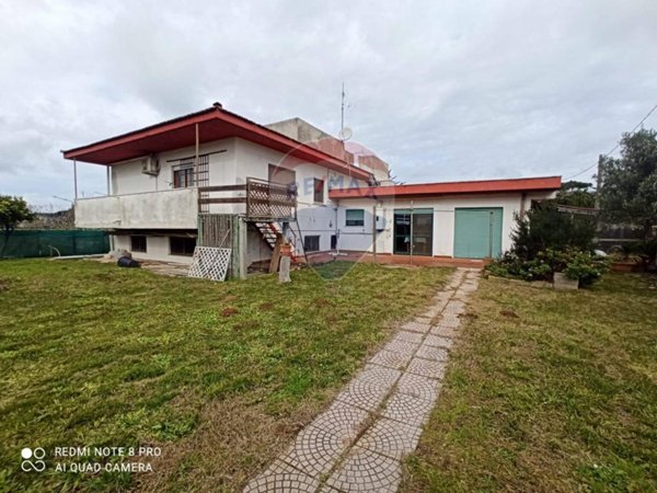 casa indipendente in vendita a Latina in zona Foce Verde