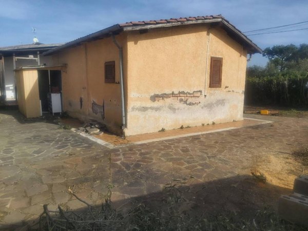 casa indipendente in vendita a Latina in zona Fogliano